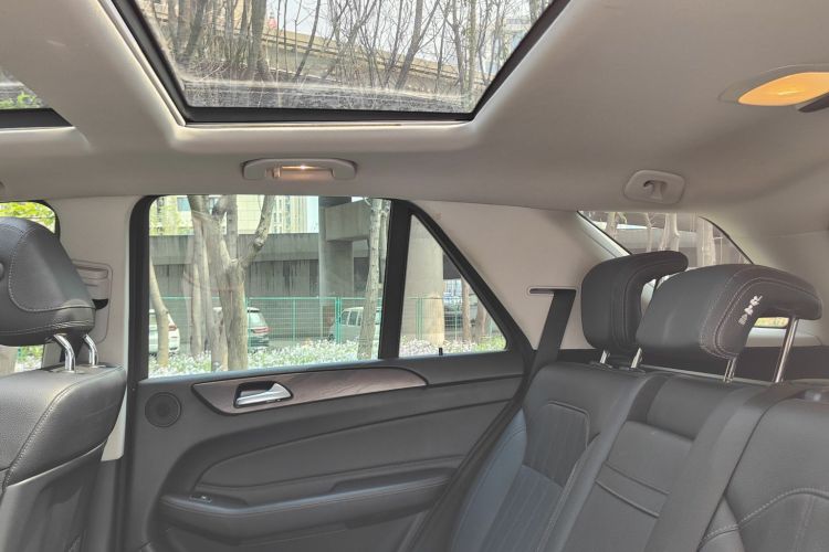 奔驰GLE 2016款 GLE 320 4MATIC 动感型中控内饰7011