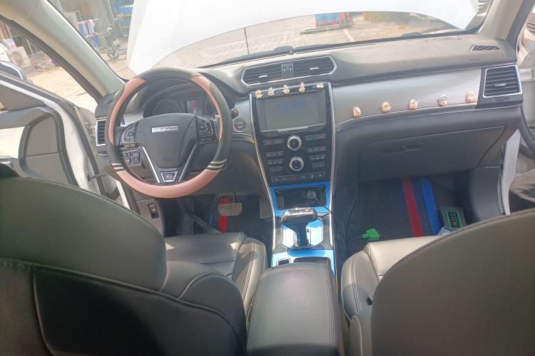 哈弗H2 2018款 红标 1.5T 双离合两驱豪华型中控内饰7002