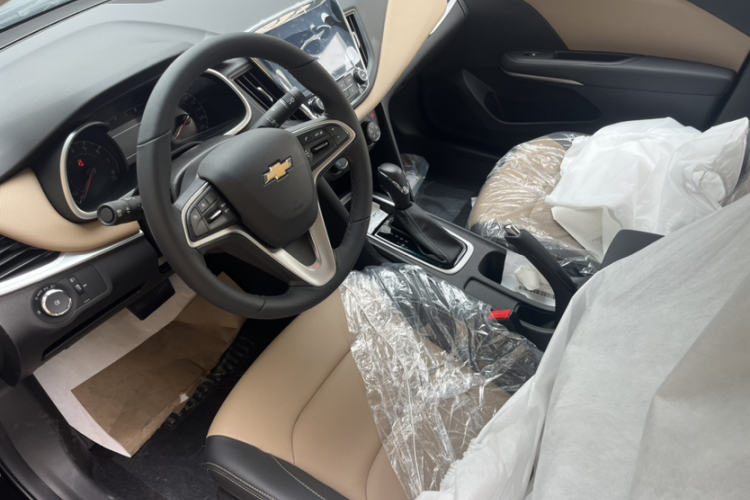 雪佛兰 科鲁泽 2022款 320 自动悦享天窗版中控内饰7001