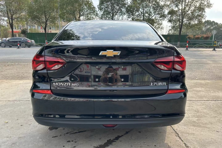 雪佛兰 科鲁泽 2022款 320 自动悦享天窗版车身外观6004