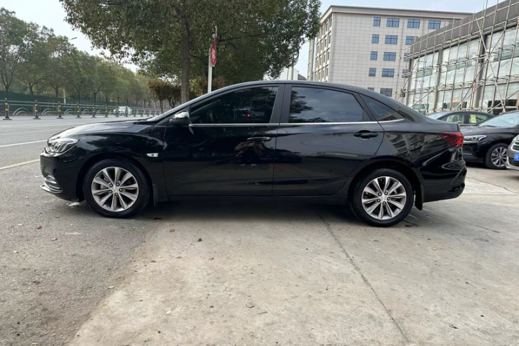 雪佛兰 科鲁泽 2022款 320 自动悦享天窗版车身外观6003