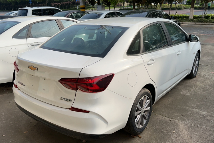 雪佛兰 科鲁泽 2022款 320 自动悦享天窗版车身外观6003