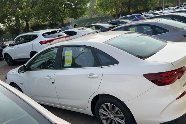 雪佛兰 科鲁泽 2022款 320 自动悦享天窗版车身外观6005