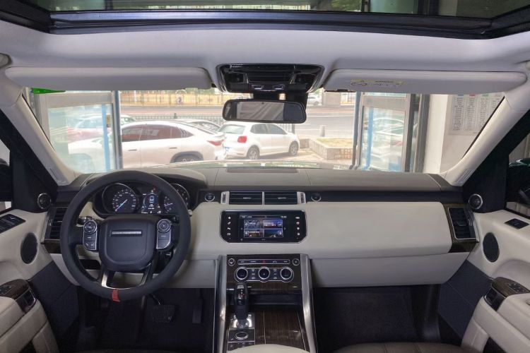 路虎 揽胜运动版 2015款 3.0 SC V6 HSE中控内饰7001