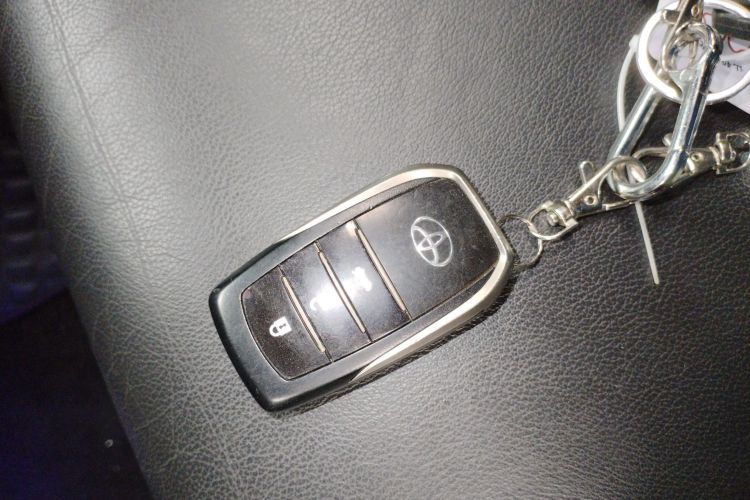 丰田 普拉多 2016款 2.7L 自动标准版中控内饰11