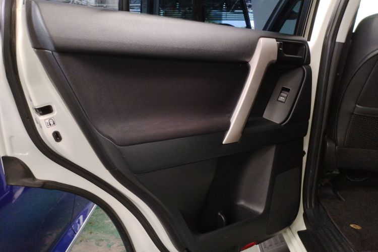 丰田 普拉多 2016款 2.7L 自动标准版中控内饰49