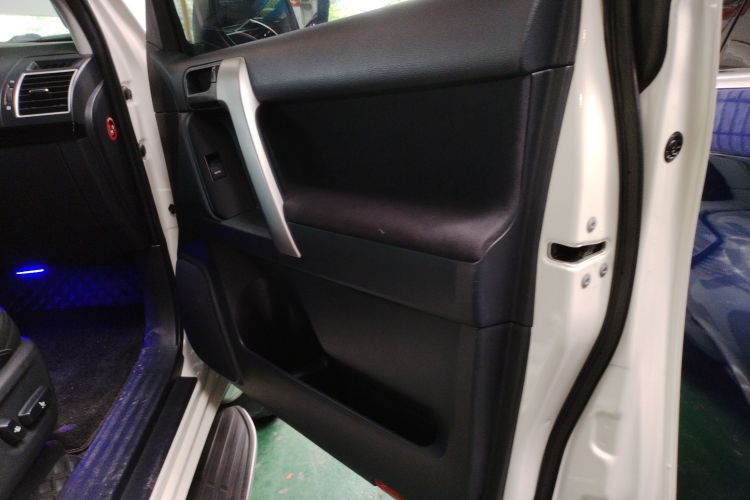 丰田 普拉多 2016款 2.7L 自动标准版中控内饰42