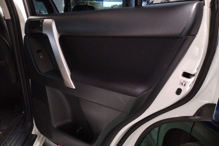 丰田 普拉多 2016款 2.7L 自动标准版中控内饰45