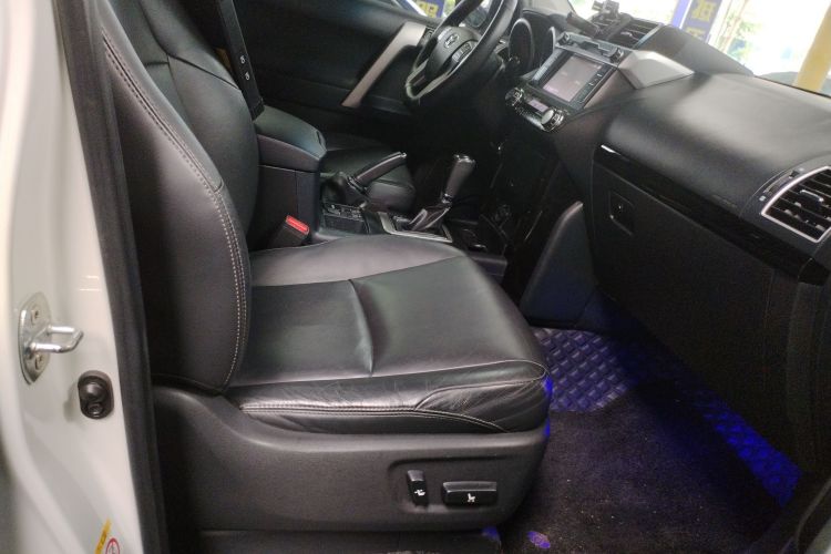 丰田 普拉多 2016款 2.7L 自动标准版中控内饰41