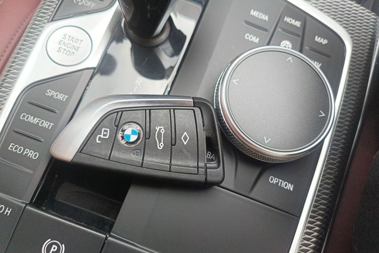 宝马3系 2022款 325Li M运动曜夜套装中控内饰11