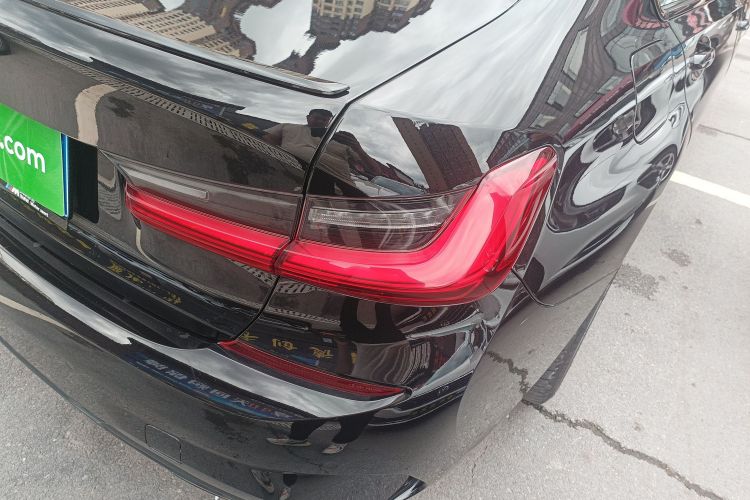 宝马3系 2022款 325Li M运动曜夜套装车身外观9