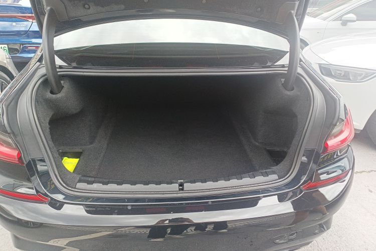 宝马3系 2022款 325Li M运动曜夜套装中控内饰23