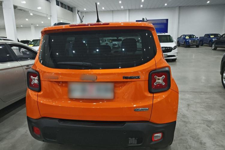 Jeep 自由侠 2018款 互联大屏版 180T 自动高能版车身外观6004