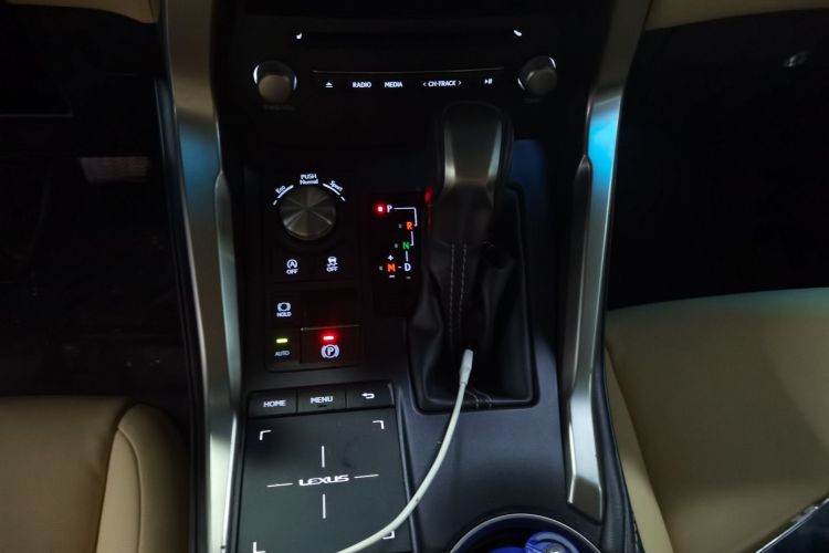 雷克萨斯NX 2018款 200 全驱 锋尚版 国VI中控内饰18