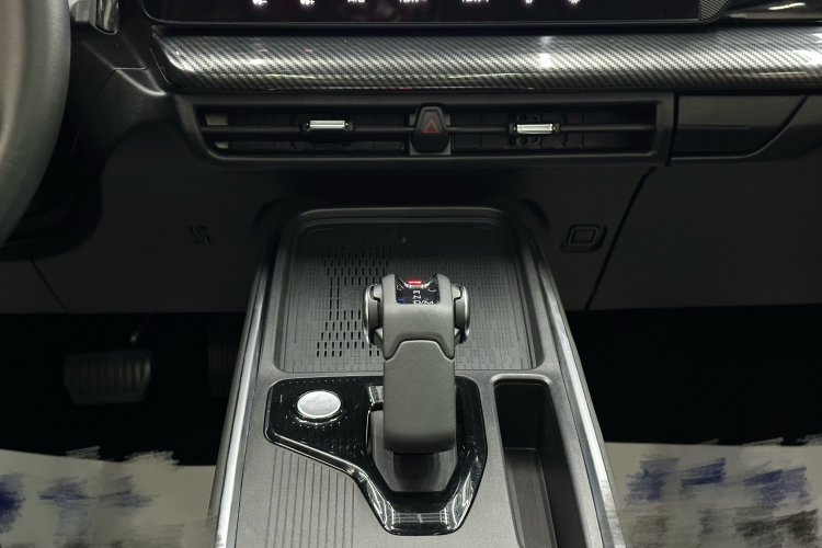 哈弗酷狗 2022款 1.5T DCT两驱潮动版中控内饰18