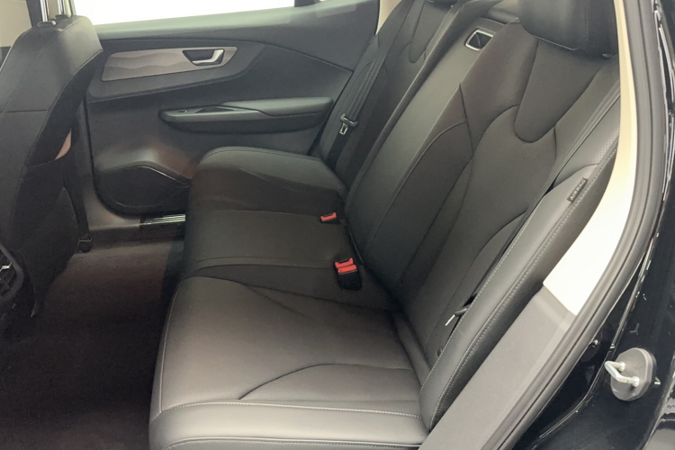 红旗E-QM5 2022款 431km 充电乐享版中控内饰7004