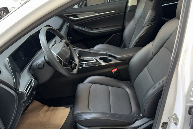 长安 逸动 2022款 PLUS 1.6L GDI CVT精英型中控内饰19