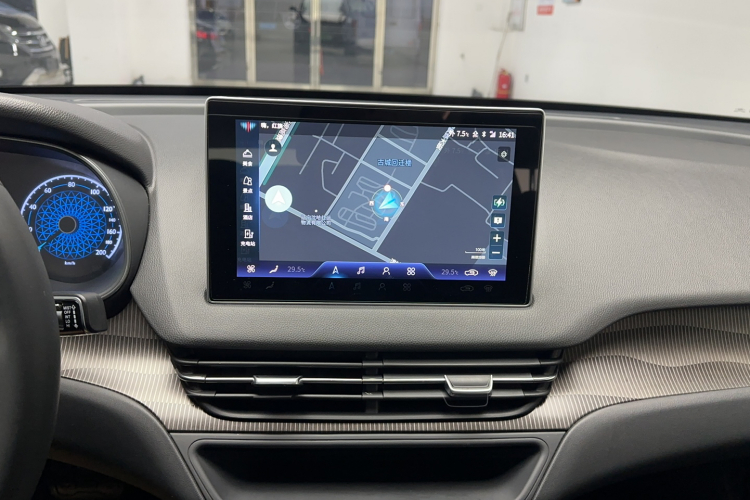 红旗E-QM5 2022款 431km 充电乐享版局部细节16