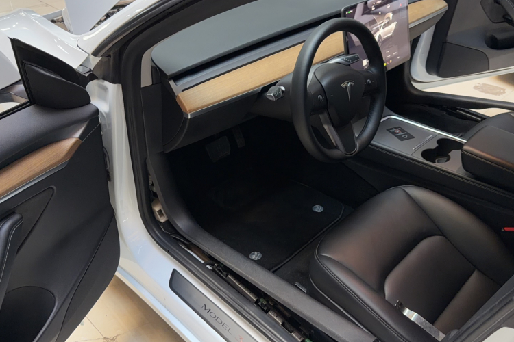特斯拉 Model 3 2022款 后轮驱动版中控内饰20