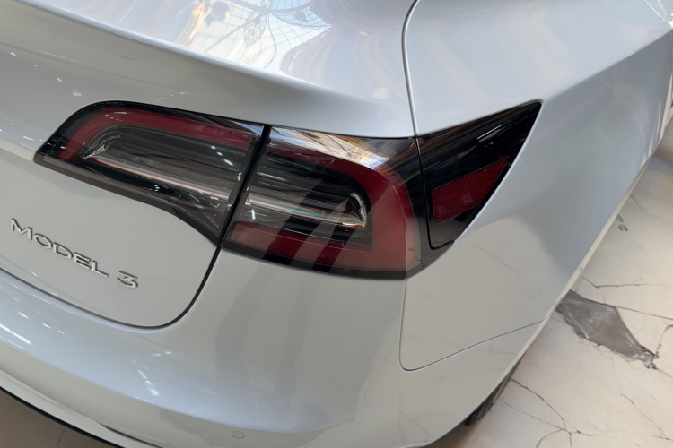 特斯拉 Model 3 2022款 后轮驱动版车身外观9