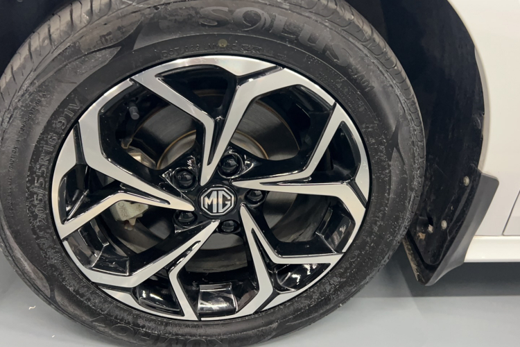 名爵 MG5 2023款 180DVVT CVT风尚版车身外观6003