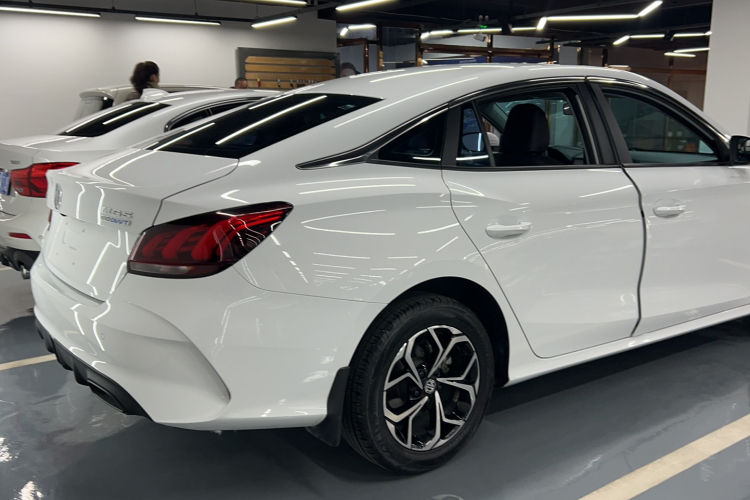 名爵 MG5 2023款 180DVVT CVT风尚版车身外观6006