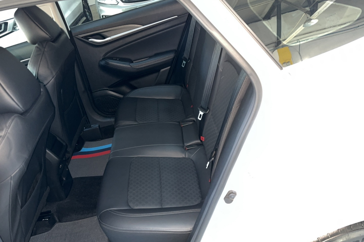 长安 逸动 2022款 PLUS 1.6L GDI CVT精英型中控内饰21