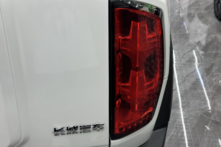 哈弗酷狗 2022款 1.5T DCT两驱潮动版车身外观9