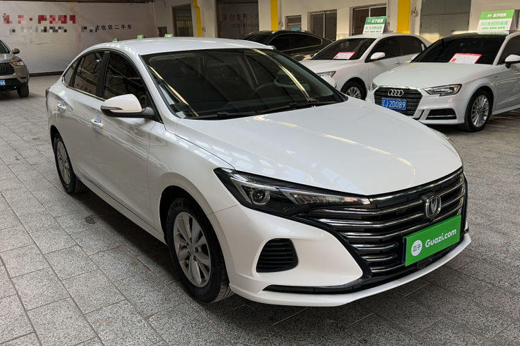 长安 逸动 2022款 PLUS 1.6L GDI CVT精英型车身外观3