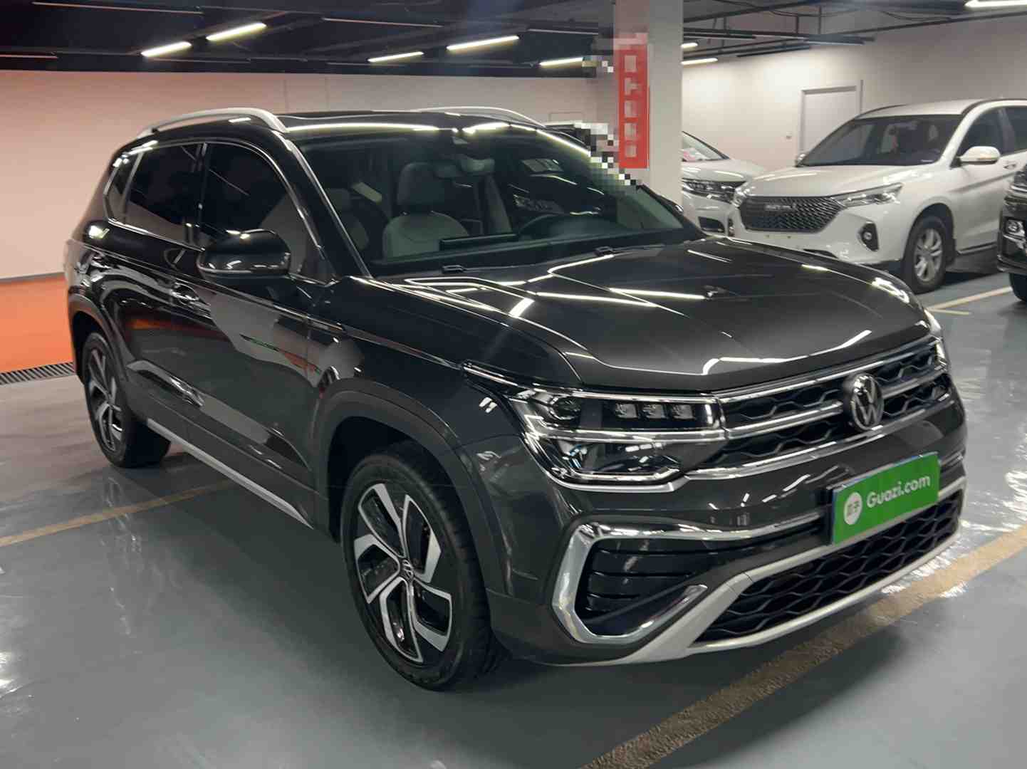 车辆右前45度视角展示