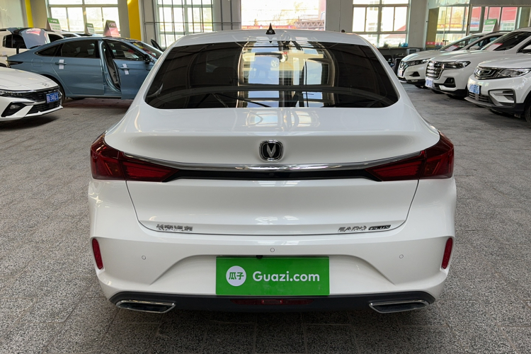 长安 逸动 2022款 PLUS 1.6L GDI CVT精英型车身外观6