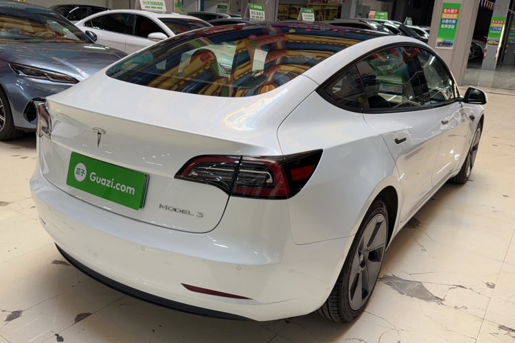 特斯拉 Model 3 2022款 后轮驱动版车身外观7