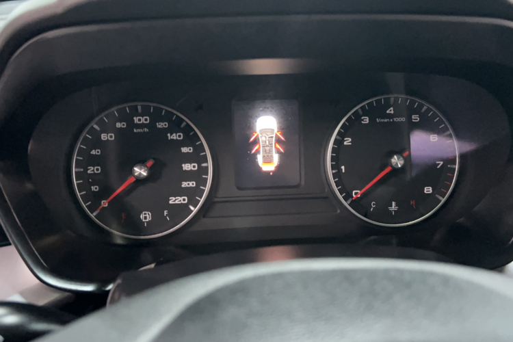 名爵 MG5 2023款 180DVVT CVT风尚版局部细节14