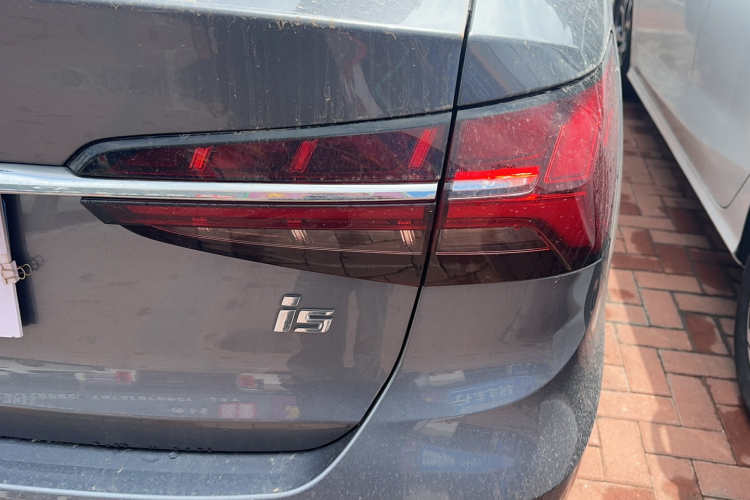 荣威i5 2021款 1.5L CVT钻石版车身外观9