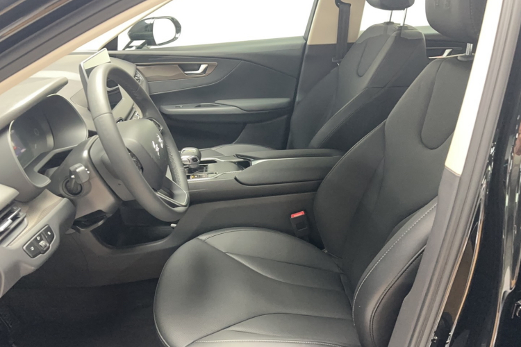 红旗E-QM5 2022款 431km 充电乐享版局部细节19