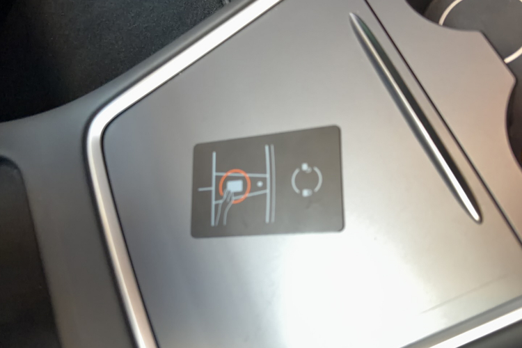 特斯拉 Model 3 2022款 后轮驱动版中控内饰11