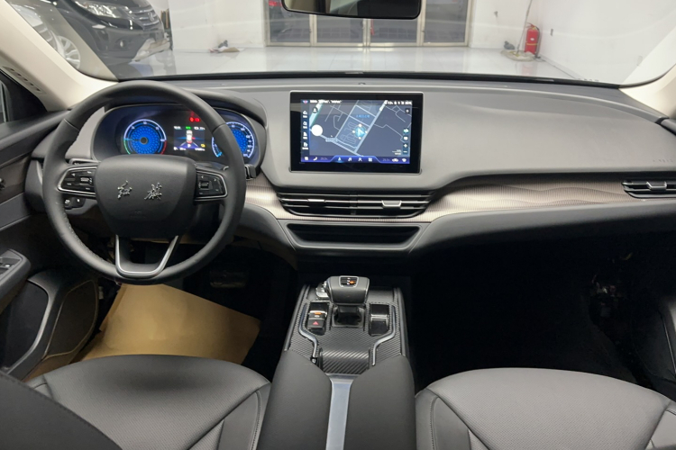 红旗E-QM5 2022款 431km 充电乐享版中控内饰7002