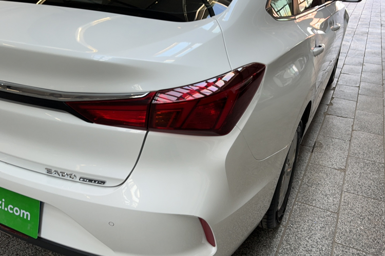 长安 逸动 2022款 PLUS 1.6L GDI CVT精英型车身外观9