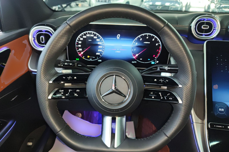 奔驰GLC 2023款 GLC 260 L 4MATIC 豪华型 5座局部细节13