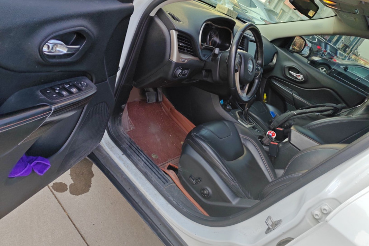 Jeep 自由光 2016款 2.4L 75周年致敬版中控内饰20