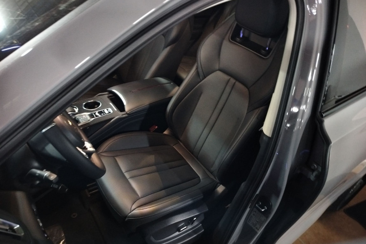 红旗HS3 PHEV 2024款 PHEV 115km 劲为版中控内饰19