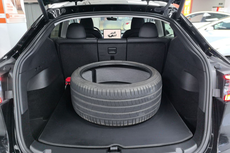 特斯拉 Model Y 2023款 高性能全轮驱动版机舱底盘23