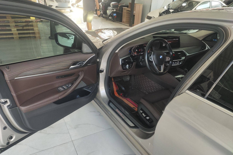 宝马5系 2020款 530Li 尊享型 豪华套装中控内饰20