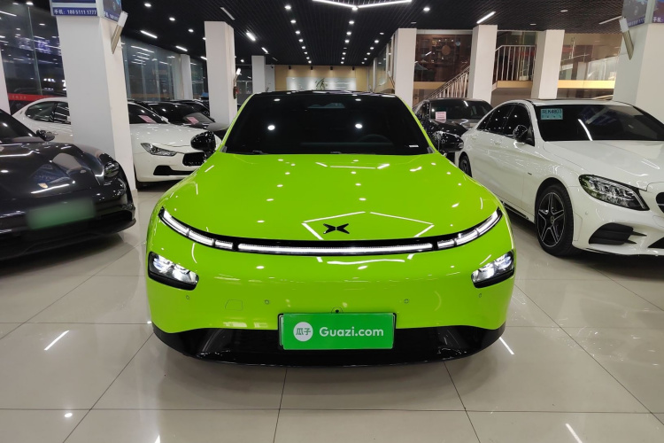 小鹏P7 2021款 670E鹏翼版车身外观2