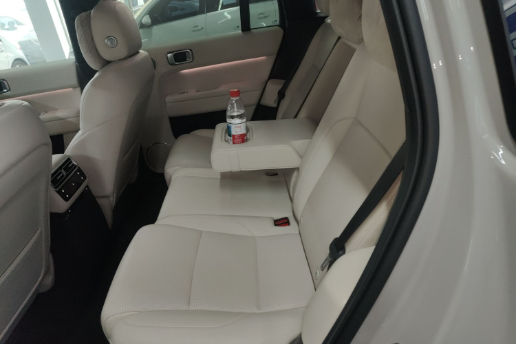 理想汽车 理想L6 2024款 Max中控内饰7004