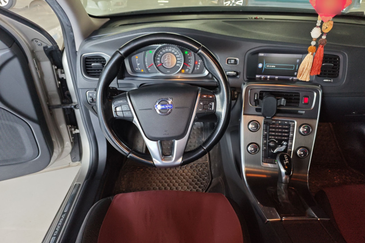 沃尔沃V60 2014款 T5 智逸版中控内饰13