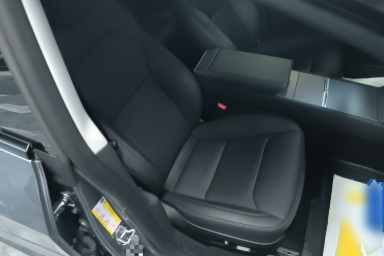 特斯拉 Model 3 2023款 长续航全轮驱动版局部细节41