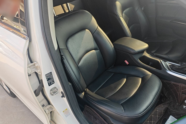 广汽传祺 传祺GA6 2016款 235T DCT精英版局部细节41