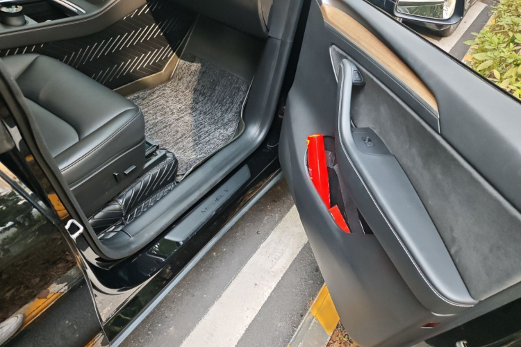 特斯拉 Model Y 2021款 标准续航后驱版局部细节9005