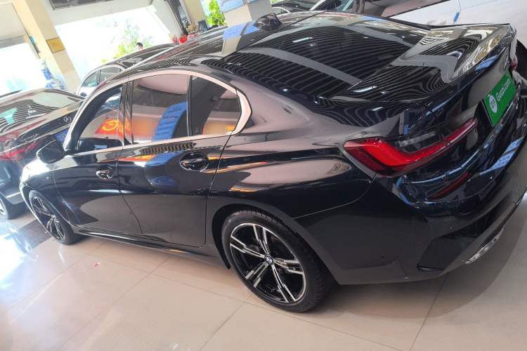 宝马3系 2022款 改款 325i M运动套装车身外观4